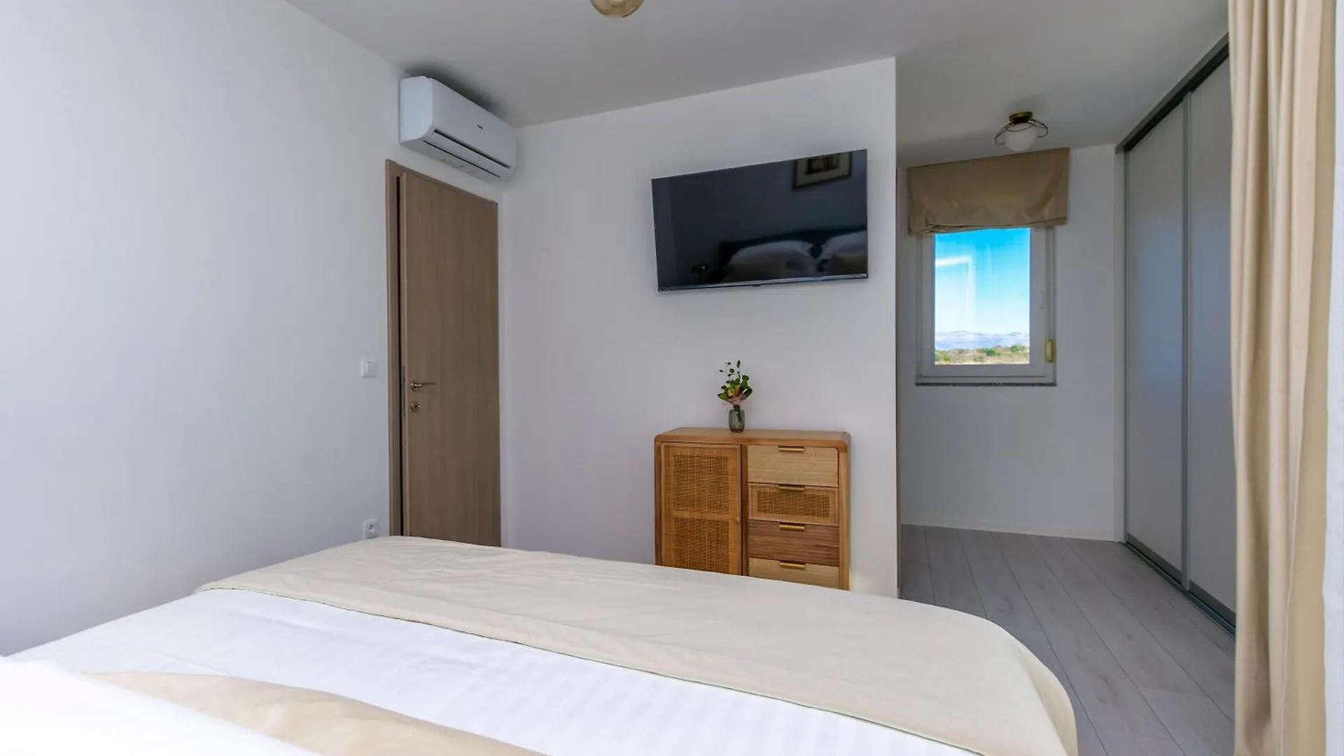 Vila Modern Casa Di Lucija With Heated Pool, Near Airport, Own Parking Murvica  0*, Murvica (Policnik)